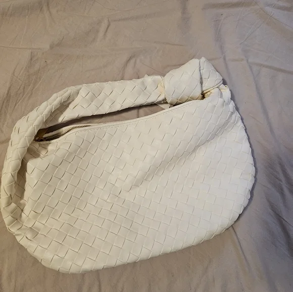 White purse - Picture 4 of 4